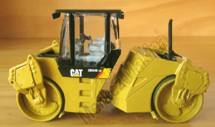 CAT CB-534D XW Vibratory Asphalt Compactor with Closed Cabin 1:50 55164